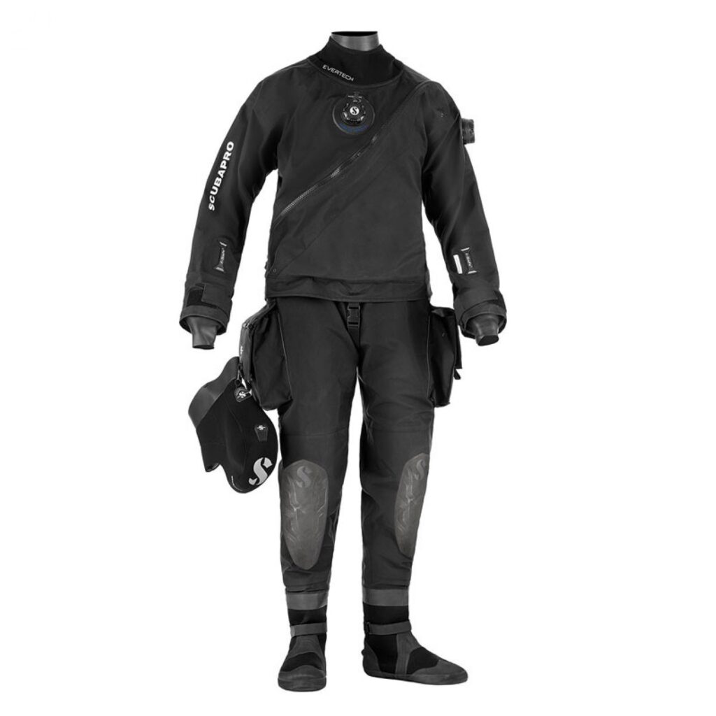 Scubapro Evertech Dry Breathable Drysuit – suchy kombinezon z trilaminatu z zaworami Si-Tech, półsztywnymi butami i dużymi kieszeniami cargo, idealny do nurkowania technicznego i rekreacyjnego.