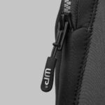 Pianka do nurkowania Waterproof W7 5mm – widok z przodu na czarno-szarą piankę z zamkiem i logo marki.