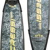 Płetwy Cressi Gara Turbo Grey Camo – długie płetwy freedivingowe w kolorystyce kamuflażu szarego, widok z boku z anatomicznym kaloszem.