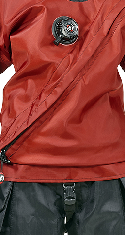 „Suchy kombinezon nurkowy Ursuit Heavy Light z przodu, kolor czarny, trilaminat, z zamkiem YKK Aquaseal i pojemnymi kieszeniami na udach.”