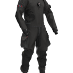Ursuit Cordura BZ – wytrzymały kombinezon suchy do nurkowań technicznych i wrakowych, wykonany z trójwarstwowej tkaniny Cordura z wzmocnieniami na łokciach, kolanach i kroku.