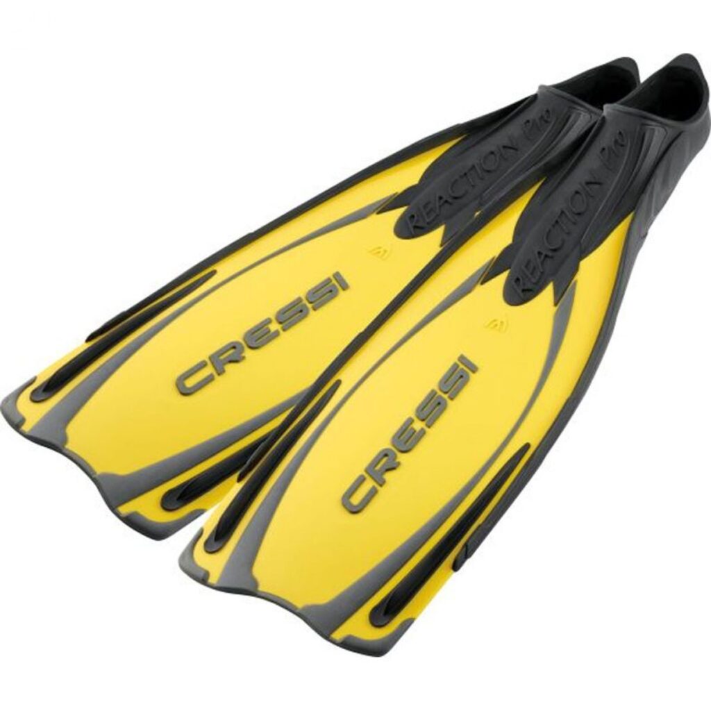 Cressi Reaction Pro – nowoczesne płetwy kaloszowe do nurkowania, freedivingu i snorkelingu, lekka konstrukcja z trzema materiałami, pióro o zmiennej sztywności, wygodny kalosz, podeszwa Thermo-Rubber.