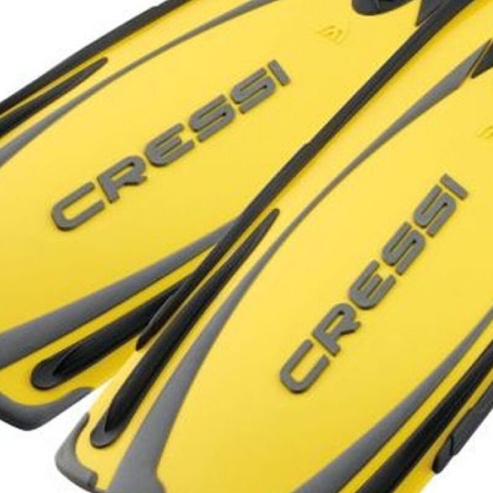 Cressi Reaction Pro – nowoczesne płetwy kaloszowe do nurkowania, freedivingu i snorkelingu, lekka konstrukcja z trzema materiałami, pióro o zmiennej sztywności, wygodny kalosz, podeszwa Thermo-Rubber.