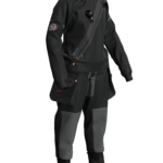 Suchy kombinezon damski Ursuit Softdura Lady w ergonomicznym kroju, wykonany z trójwarstwowego materiału z wzmocnieniami Cordura, przeznaczony do nurkowania w wymagających warunkach.
