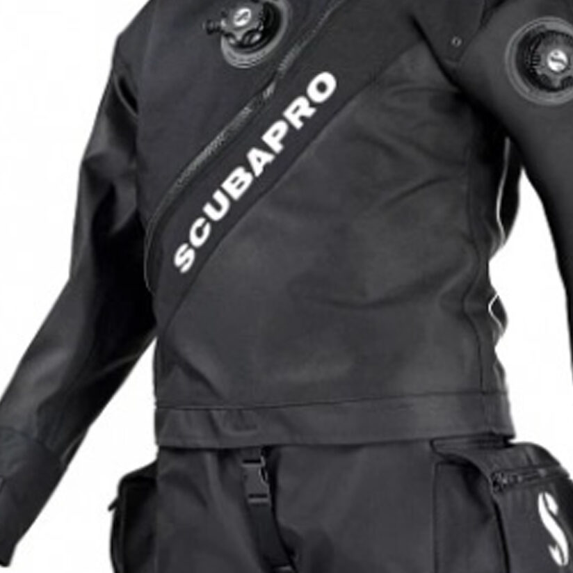 uchy skafander ScubaPro Evertech Dry Breathable Drysuit – czarny kombinezon trilaminatowy z kieszeniami cargo, butami i systemem szelek, zaprojektowany do nurkowania technicznego i rekreacyjnego.