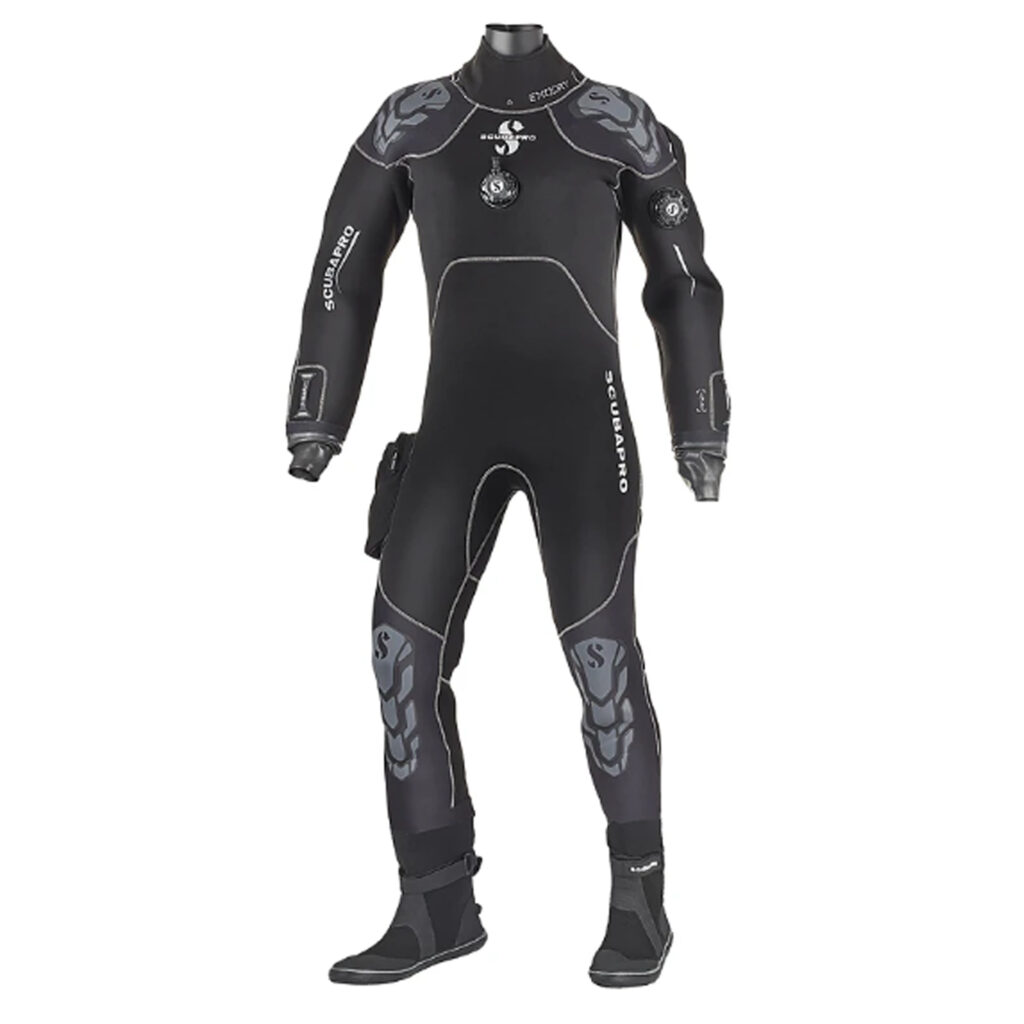ScubaPro Exodry Drysuit – suchy skafander z neoprenu 4 mm z lateksowymi uszczelnieniami i półsztywnymi butami, zaprojektowany dla komfortu i pełnej mobilności pod wodą.