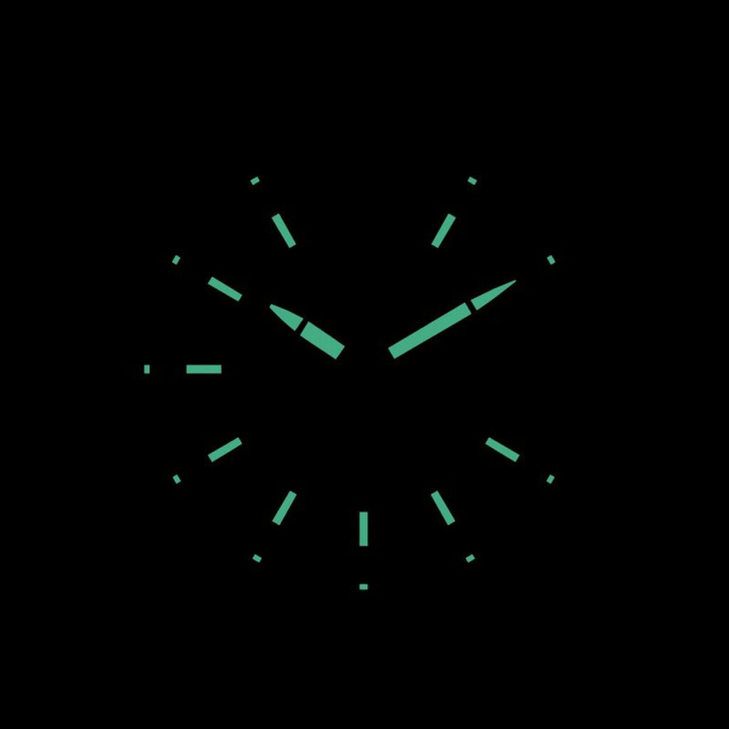 Chris Benz Diamond Diver Pink Pearl Harbour – zegarek nurkowy damski z bezelem ozdobionym 18 diamentami, szkłem szafirowym i stalową bransoletą Jubilee.