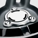 Chris Benz Depthmeter Chronograph 300M – zegarek nurkowy z kopertą ze stali nierdzewnej, szafirowym szkłem, analogowym głębokościomierzem i luminescencyjnymi wskazówkami.