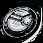 Chris Benz Depthmeter Chronograph 300M – zegarek nurkowy z kopertą ze stali nierdzewnej, szafirowym szkłem, analogowym głębokościomierzem i luminescencyjnymi wskazówkami.