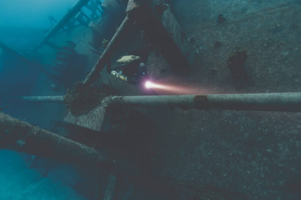 Komputer nurkowy Garmin Descent Mk3i 43 mm z transmiterem T2 – kompaktowy zestaw dla profesjonalnych i rekreacyjnych nurków