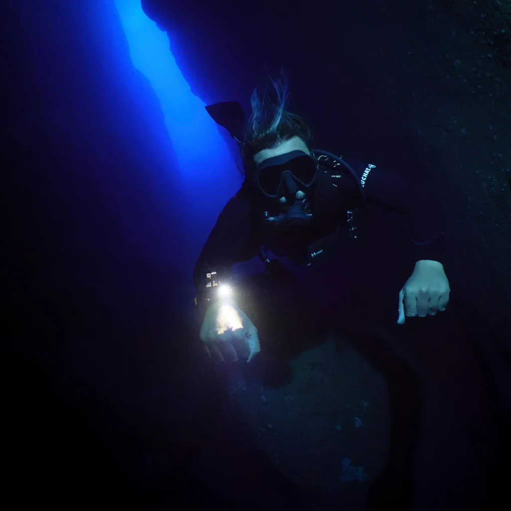 Komputer nurkowy Suunto Nautic, AMOLED, GPS, air integration 10 stay oriented above and below the surface 1