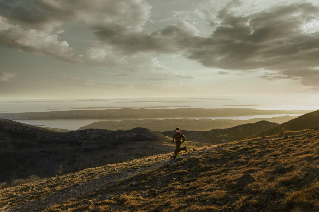 Garmin Fenix 8 43 mm AMOLED Sapphire Titanium DLC Carbon Gray z paskiem Black Pebble Gray